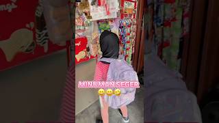 RIVIA CARI MINUMAN SEGAR DI WARUNG! 😍🎉 #viralvideo  #shorts