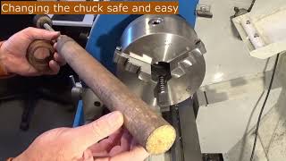 Changing the chuck of a lathe, safe and easy