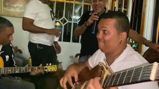 Yaho Cantando Y Chico Veras Tocando