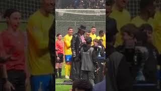 The Undertaker unveiling the trophy before the game between Al-Nassr and Al-Hilal 🤯Totally normal 😅