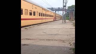 02238 Varanasi Jammu Tavi Superfast Express Skipping Zafrabad stn platform no 4