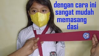 langsung praktek cara memakai mengikat dasi dengan mudah