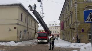 Vatrogasci ciste krov na Veleucilistu 02.03.2018