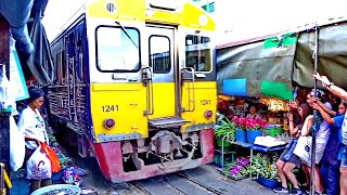 TRAINS - THAILAND - Mae Klong Railway Market (A market on a train track)