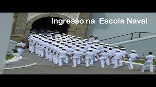 Ingresso na Escola Naval. Alunos adentram aos portões da Escola Naval e marcham para convidados.