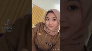 #viral tiktok hijab. yg bersragam juga ok👍 (vidio tiktok @tyasbb)