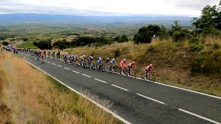 Paso de La Vuelta 2024 etapa 18 por el puerto de Herrera subiendo rampas del 14%