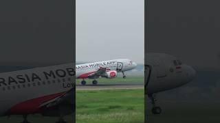 Detik-detik AIR ASIA A320 landing di runway 24 bandara Soekarno Hatta.