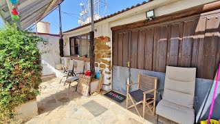 Cortijo Las Ventanas, Riogordo - Video 7 of 10 :  Guest house  inside