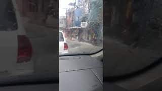 Vidigal quanto chove forte morador preso sem poder atravessar a rua.