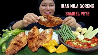 MAKAN LALAPAN BATANG PEPAYA JENGKOL MUDA || IKAN NILA GORENG SAMBEL PETE #MUKBANG##MAKANANSUNDA