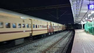 12678 Ernakulam KSR Bengaluru Exp crosses 16232 SMVT Cuddalore Port Exp #train #indianrailways