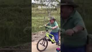 Pililiu toma queda da bicicleta #pililiu #memes #trolagem #comedia #anao #pitoquinha #short