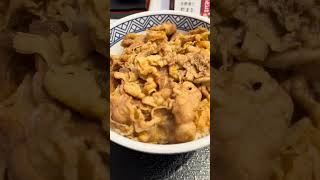 "Tasty, Cheap and Fast" food in Tokyo.　#japan #tokyo  #donburi  #beefbowl #yoshinoya  #shorts