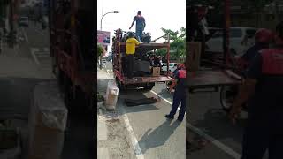 RASA PENASARAN! PROSES PENURUNAN MOTOR DARI TRUK PENGANGKUT!!