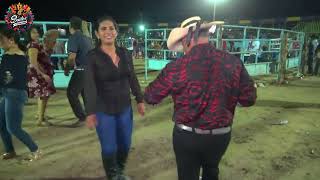 ¡Increíble! La chica de jeans más hermosa bailando al ritmo del rancho 👖💃