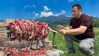 ¡Asando Un Jugoso Doner De Cordero En Un Asador Impulsado Por Agua! ¡Ven Con Hambre, Sal Inspirado!