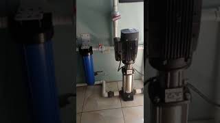 funcionamiento de bomba centrífuga y vertical multietapa de 4 caballos