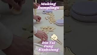 😋 making more tasty Dumplings @Din Tai Fung Kaohsiung 🥟 #taiwan #food #shorts #dumplings