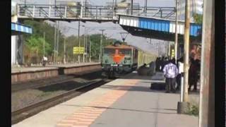 Indore Duronto Express with WCAM-2 at Umroli