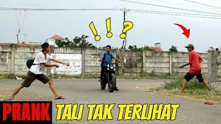 PRANK TALI TAK TERLIHAT !!! ngakakk ekspresi orang - orang kena prank ini - kompilasi prank terbaik.