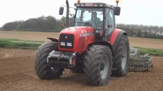 Landbouwhaspengouw- Wauters met Massey Ferguson 8220 en 6290 klaarleggen voor maïs