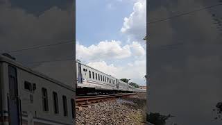 #081 KA Ciremai Ekspres Tiba di kota Semarang