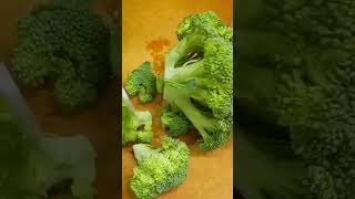 Let's cut broccoli #satisfying #trendingshorts #trendingvideo #trending #viralshorts #viralvideo