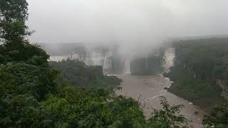 Cataratas do Iguaçu tríplice fronteira/Brasil.