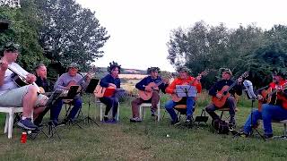 Su gitara prie laužo - Kaip sirpsta vyšnios Suvalkijoj 🎸 Gitaros pamokos. Mokomės groti gitara!