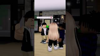 HIS GIRLFRIEND CHEATED ON HIM BUT HE FELL IN LOVE WITH HIS BESTFRIEND IN ROBLOX..😲😳 #shorts