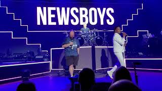 Nick Brata Sings On Stage with the Newsboys