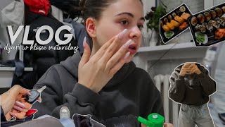 MÓJ NIE(TYPOWY) DZIEŃ W KLASIE MATURALNEJ, bo robimy MUKBANG 🍣🥢 | SLICK BUN, MAKIJAŻ, PODRÓŻE ✈️