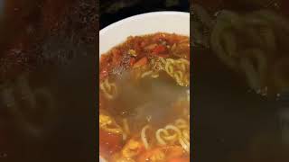 MIE PEDAS LEVEL SETAN #shorts #indomie #indomiekuah #miepedas #miesetan #ayambawang #mie #noodles