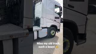 Volvo FH500 with custom catwalk and lights