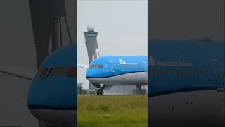 KLM Boeing 787–10 Dreamliner taking off via runway 36L #aviation #planespotting #shorts #schiphol