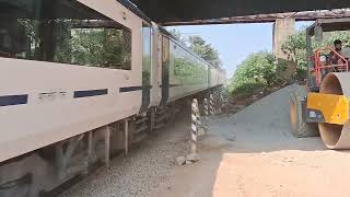 20641 Bengaluru Cantt Coimbatore Vande Bharat rushing towards Hosur #indianrailways #bengaluru