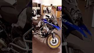 BMW gs1250 hp blue color (@paapiMunde )