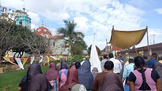 Procesión Solemne de Corpus Christi por las calles de Santiago Apóstol Ocotlán Oaxaca