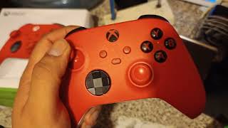 unboxing del mandó de Xbox pulse red