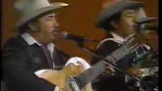 CARLOS Y JOSE EN VIVO - LUIS MARTINEZ LA CAMPANA CORRIDO