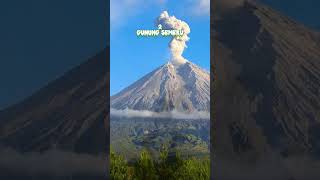 Tiga gunung paling keramat di indonesia#shorts