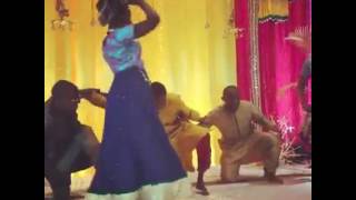 AFRICANS  DANCING BEAUTIFULLY ON BOLLYWOOD SONG BADRI KI DULHANIYA TITTLE SONG