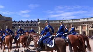 Schimbarea gărzii la Palatul Regal din Stockholm#Change of guard at the Royal Palace in Stockholm  1