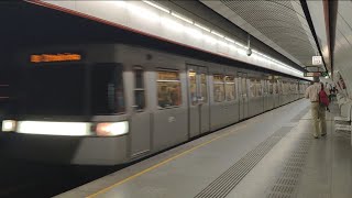 Vienna - U3 - Metro Line 3 arriving at "Herrengasse"-Station