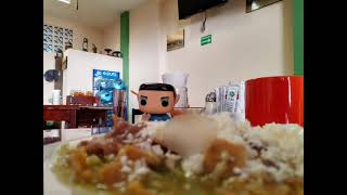 Quedate con quién te vea cómo Spock ve a los chilaquiles verdes....