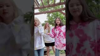 rosé & jisoo & jennie dancing to Lalisa