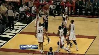 Dwyane Wade (6ft.4) MONSTER Block on Vladimir Radmanovic (6ft.10) in HD, Jan. 2, 2012