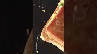 Cheese omelet sandwich 🥪 || healthy breakfast In 1 min @arunscreation #shorts #ytshorts