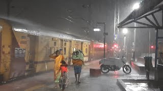 Extreme Severe Windy Rain Vijayawada || Arriving Vijayawada Junction in Heavy Rain And Flood Water